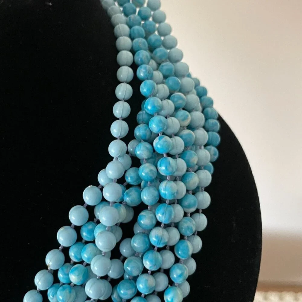 VINTAGE BEADED NECKLACE BLUE CIRCA 1970s